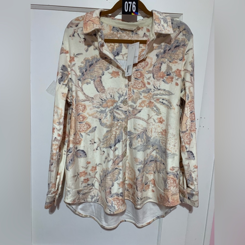 New with tags, soft surroundings, button up shirt
Size large